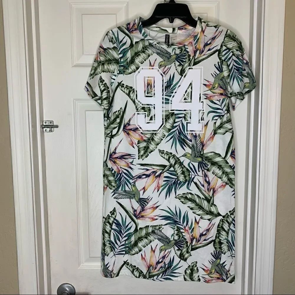 H&M Divided 94 Tee Shirt Dress Floral Pattern